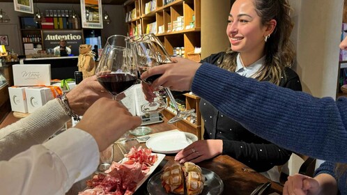 Milan : Aperitivo avec sélection de plats et verre de vin