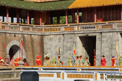 Hue: Hue: City Highlights Tour with Entry Tickets and Lunch