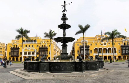 Excursión a pie por la ciudad de Lima con recogida y regreso en grupo reduc...