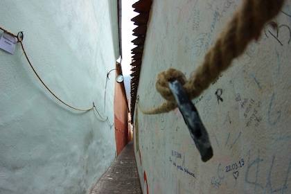 Brasov: Guided City Walking Tour with Wine