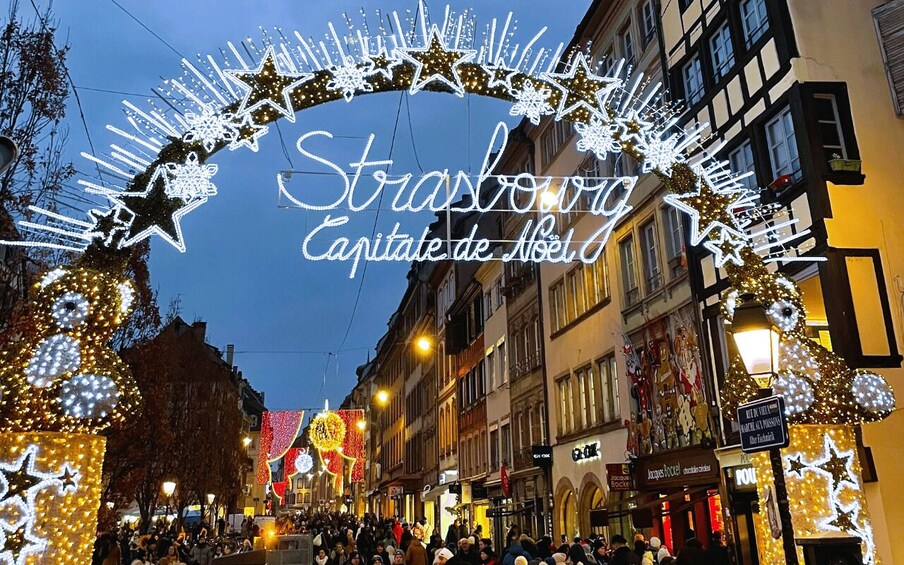 Strasbourg: Christmas Markets Walking Tour with Mulled Wine