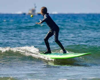 Tenerife: clase de surf para niños en Las Américas