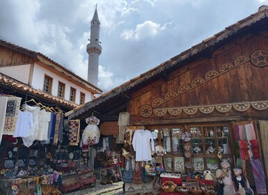 Fra Tirana: Kruja by og den hellige Sari Salltik-grotte Dagstur