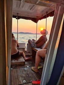 Dubrovnik: Crucero Privado al Atardecer en el Mar con Vino