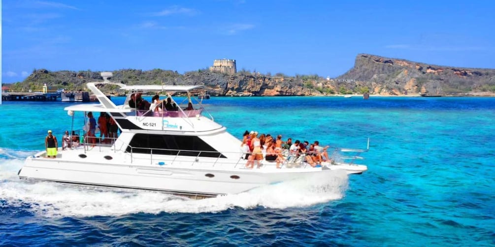Half day yacht cruise with shipwreck snorkel