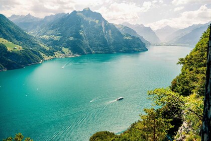 Croisière sur le lac d'Uri - aller-retour de Brunnen à Flüelen