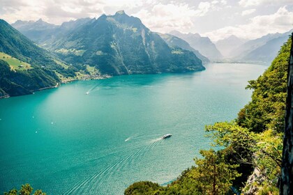 Lake Uri Cruise - Roundtrip from Brunnen to Flüelen