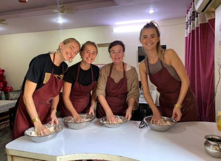 Tour Of Yoga & Cooking Class in Jaipur