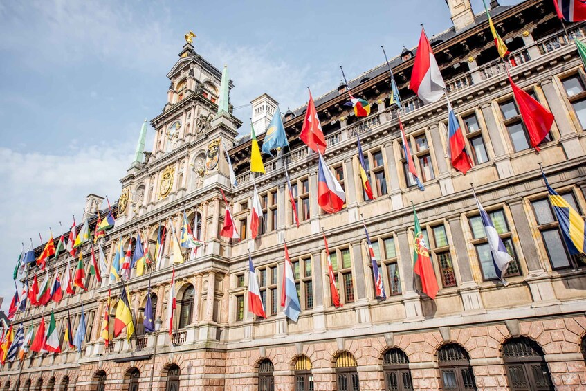 Antwerp: Express Walk with a Local in 60 minutes