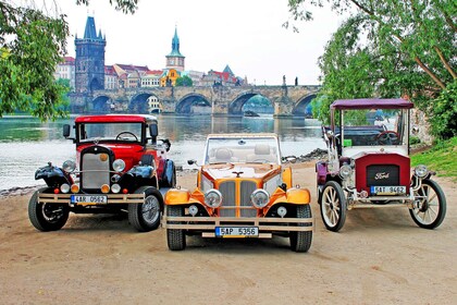 Praha: Prahassa: 1,5-tuntinen Vintage Car Tour