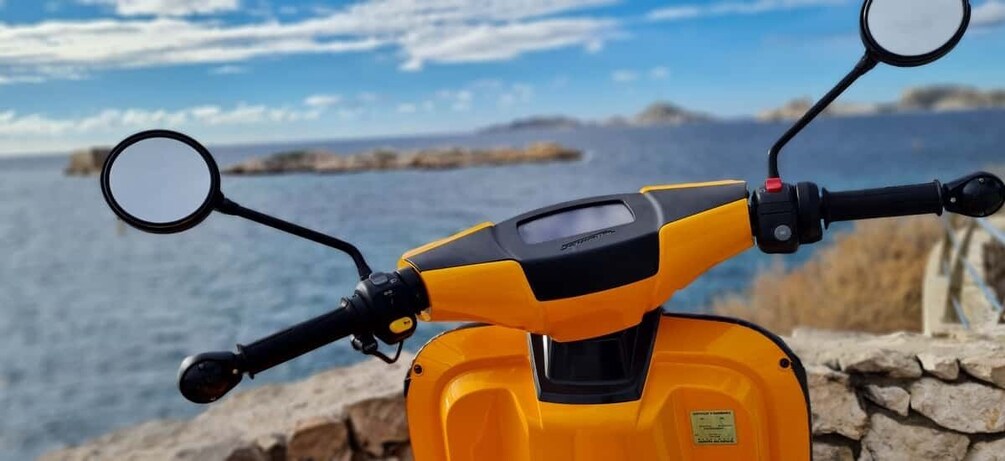 Marseille: Electric Motorcycle Rental with Smartphone Guide