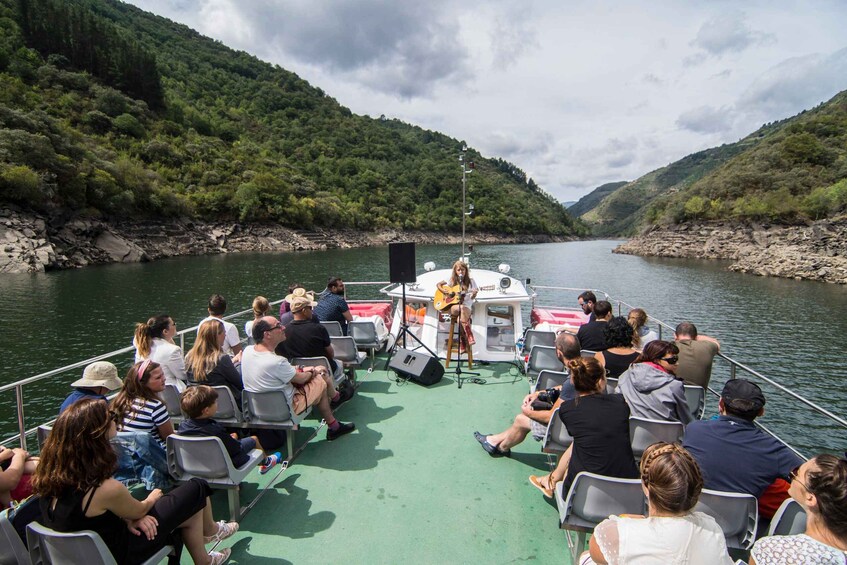 Picture 3 for Activity From Santiago: Ribeira Sacra Tour & Boat Trip