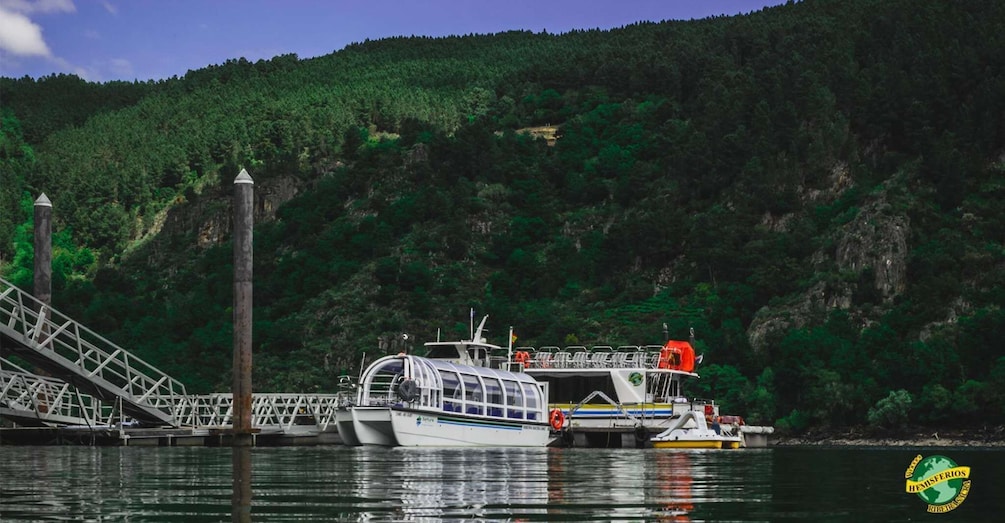 Picture 6 for Activity From Santiago: Ribeira Sacra Tour & Boat Trip