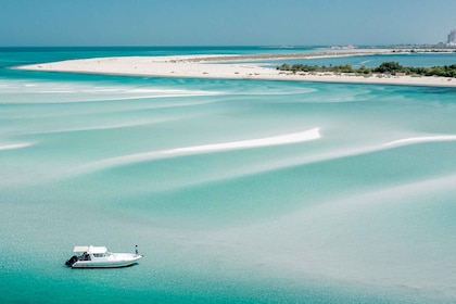 Abu Dhabi: 4-Hour Guided Cruise & Island Hopping