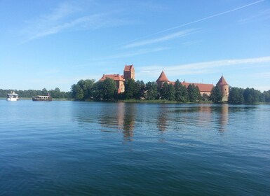 Vilnius: Private Paneriai Park, Trakai Castle, Kernavė Tour