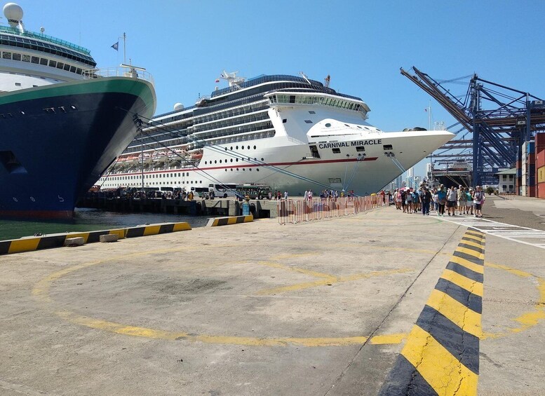 Picture 2 for Activity Cartagena: Private City Tour in an Air-Conditioned Vehicle