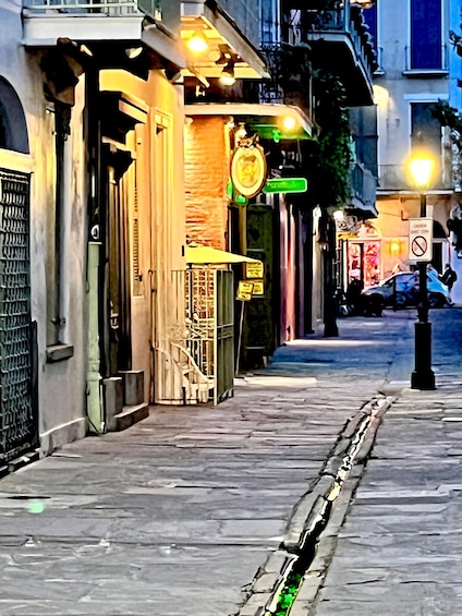 New Orleans Haunted Legends and Scandals- Small Group Tour
