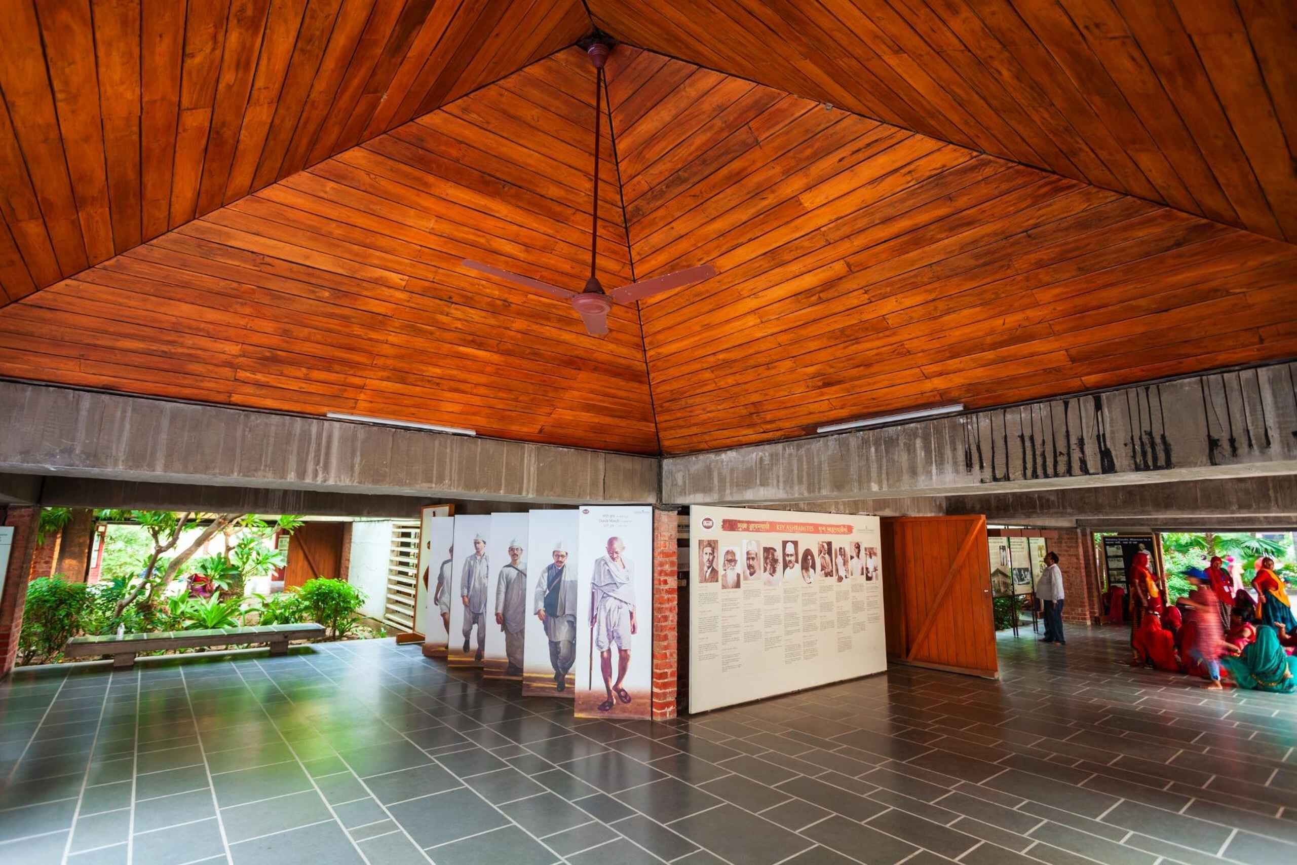 Ahmedabad: Full Day City tour with Heritage Walk & transfers