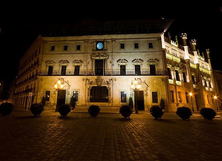 Picture 9 for Activity Palma de Mallorca: Old Town Atmospheric Evening Tour