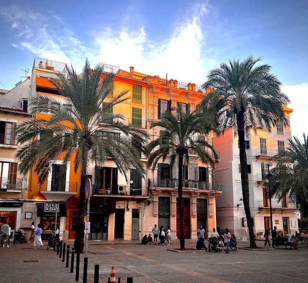 Picture 2 for Activity Palma de Mallorca: Old Town Atmospheric Evening Tour