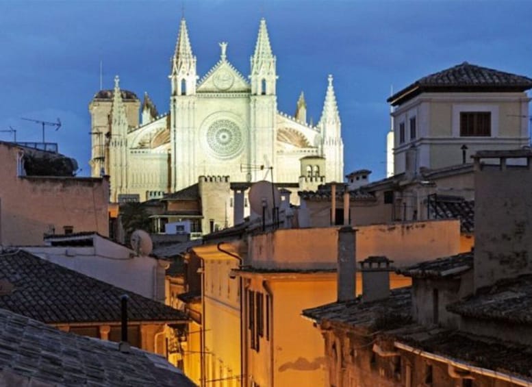 Picture 1 for Activity Palma de Mallorca: Old Town Atmospheric Evening Tour