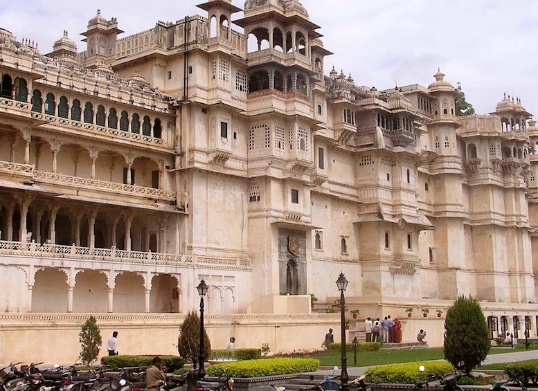 Picture 2 for Activity Udaipur: Private City Highlights Guided Tour