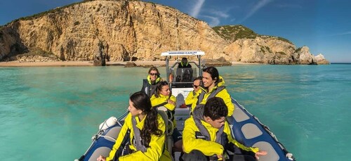 Sesimbra: Schnellboottour durch den Arrabida-Naturpark