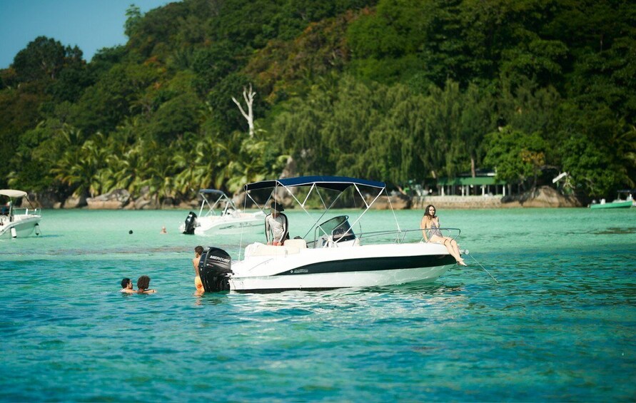 Picture 9 for Activity Mahe: Private half-day boat trip at the St.Anne Marine Park