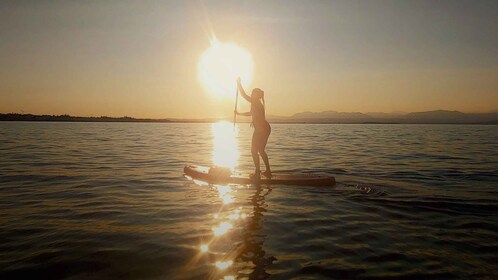 Lake Garda: Stand Up Paddleboard Experience with Dry Bag