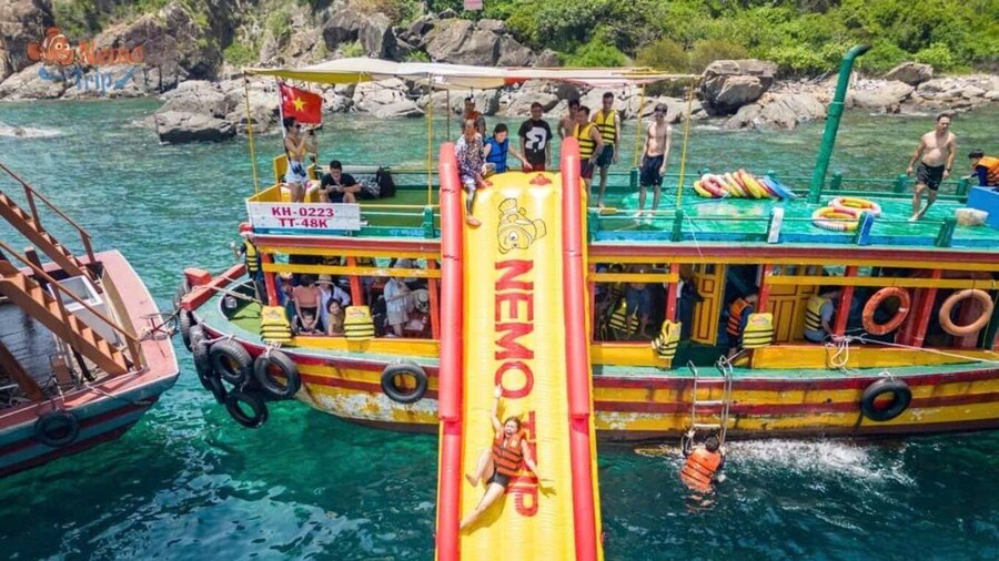 Nha Trang: Island Hopping Tour, Snorkeling & Floating Party