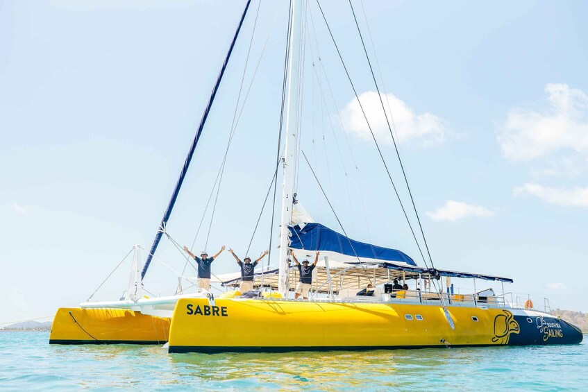 Fiji: Mamanuca Islands Full-Day Sailing Tour with Lunch