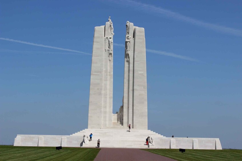 Private Round Trip Transfer from Arras to Vimy Ridge