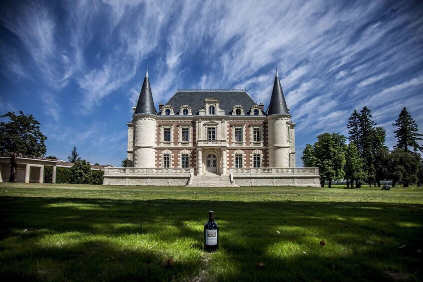 Médoc Half-day in the French classic car : visit 2 vineyards