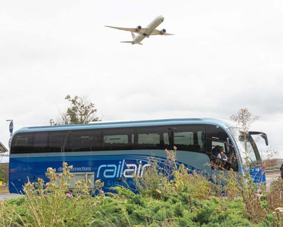 London Heathrow airport: Coach travel from/to Reading