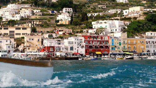 Von Neapel aus: Capri Bootstour mit freier Zeit zum Wandern