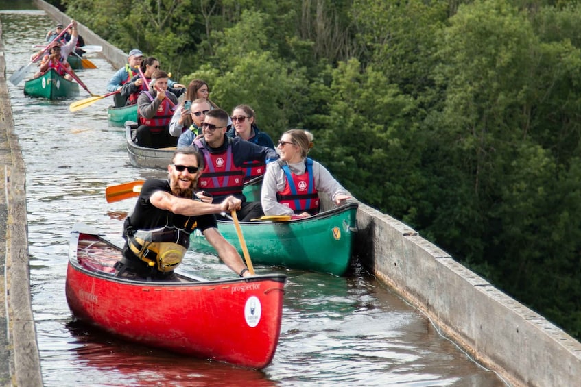 Llangollen: Guided Aqueduct Canoe Tour
