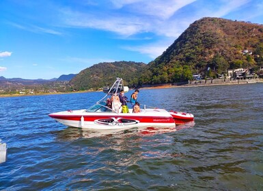 Valle de Bravo: Fast Boat with aquatic activities