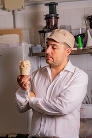 Recorrido en bicicleta eléctrica con visita a una fábrica de helados y degu...