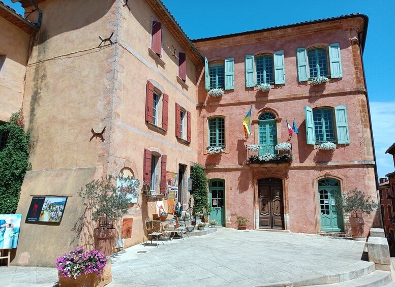 Picture 2 for Activity From Aix-en-Provence: Luberon Perched Villages Guided Tour