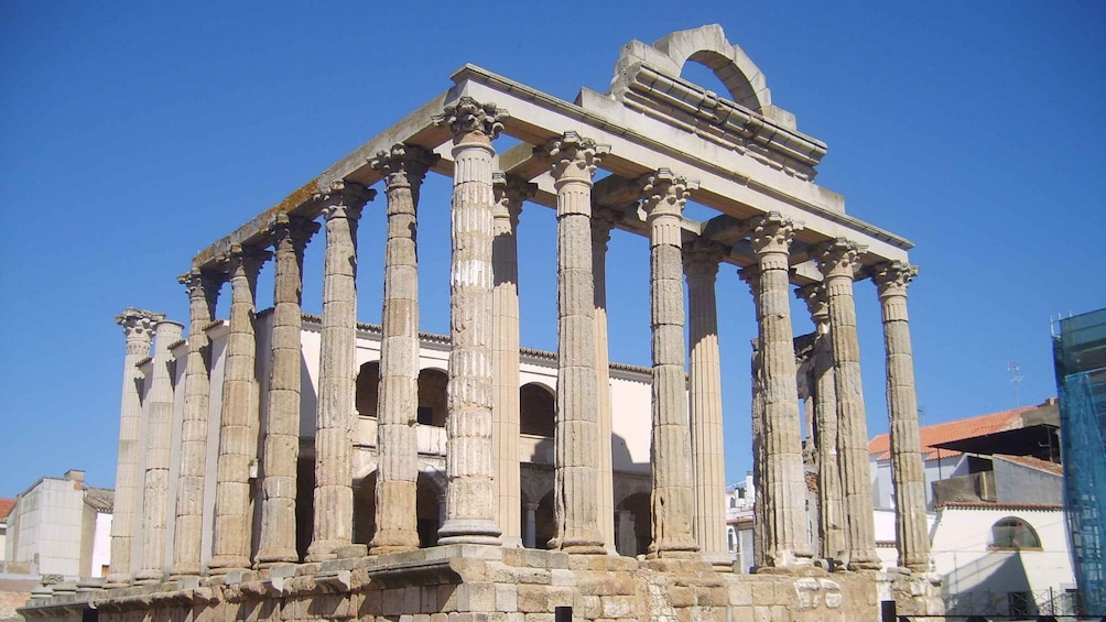 Merida: Guiding Walking Tour with Theater and Amphitheatre