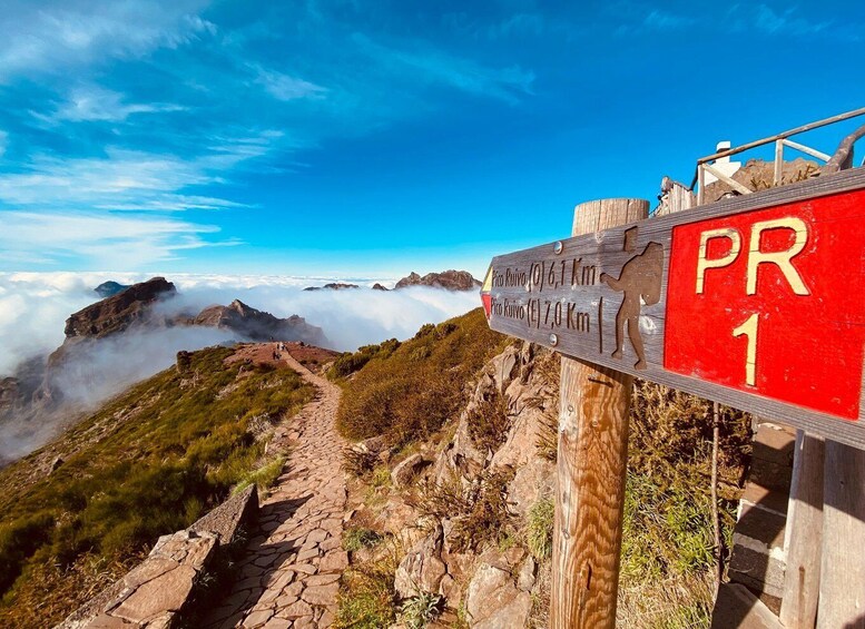 Transfer from Pico do Areeiro to Achada do Teixeira