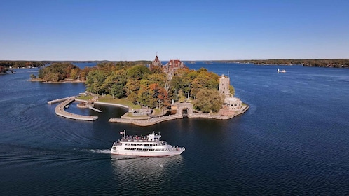 Gananoque: 1000 Islands Cruise & Optional Boldt Castle Entry