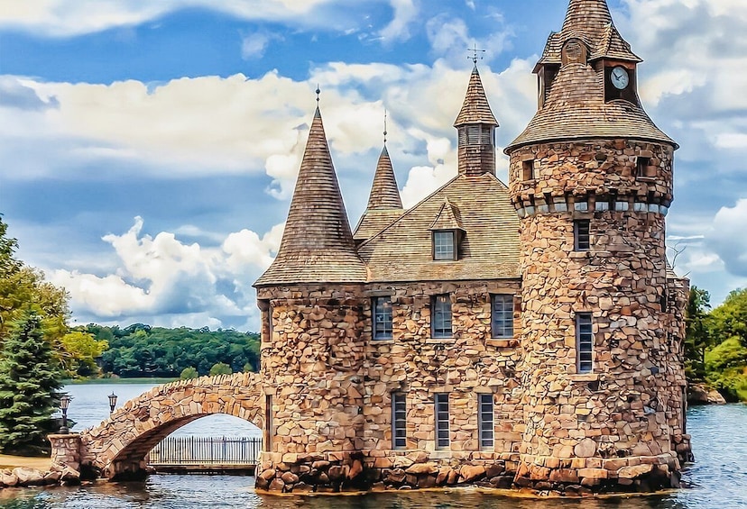 Picture 2 for Activity Gananoque: 1000 Islands Cruise with Boldt Castle Admission