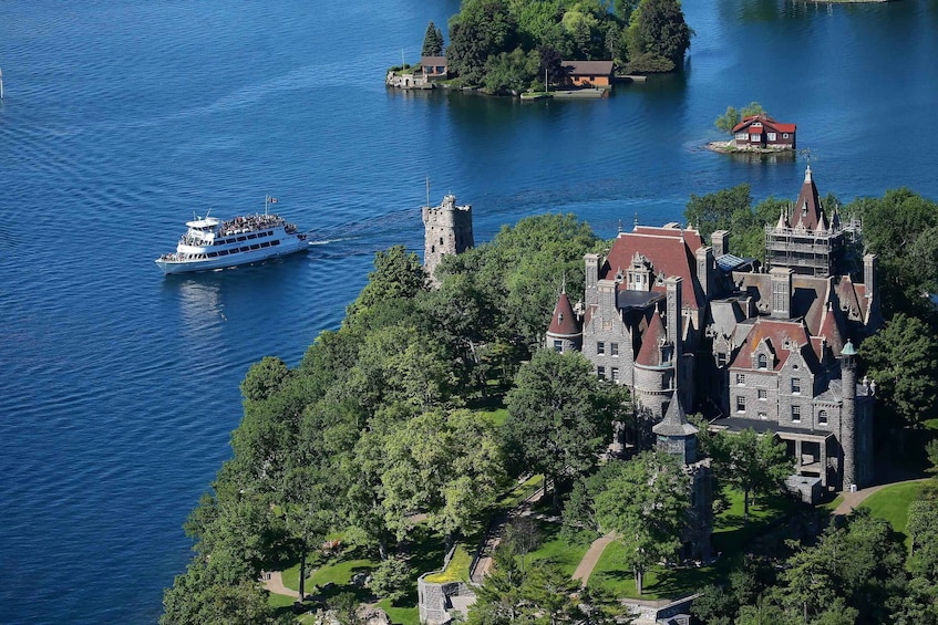 Gananoque: 1000 Islands Cruise with Boldt Castle Admission