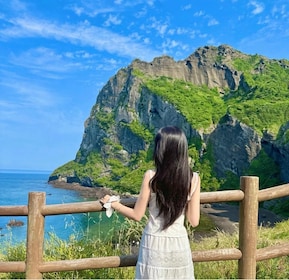 Jeju: Eastern UNESCO Sites Tour with Haenyeo Show