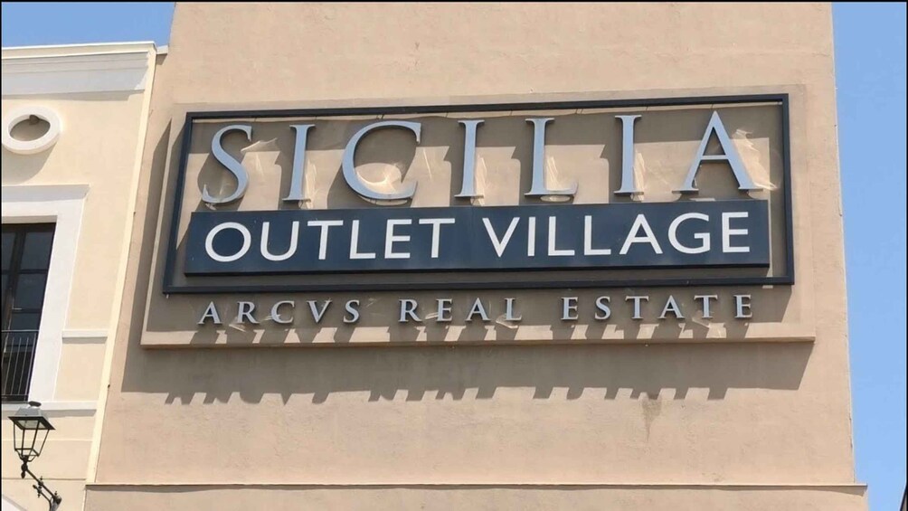 Sciacca: Sicilia Outlet Village Roundtrip Transfers