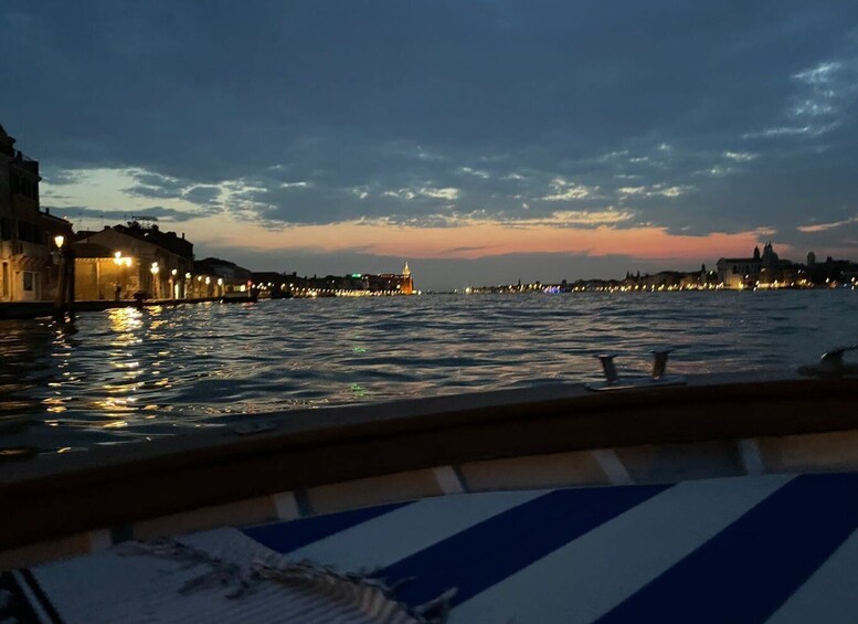 Picture 14 for Activity Venezia:Tour con aperitivo al tramonto
