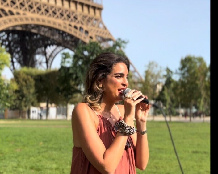 Picture 2 for Activity 1h30 Live Music Show with duo singer-guitarist in Paris