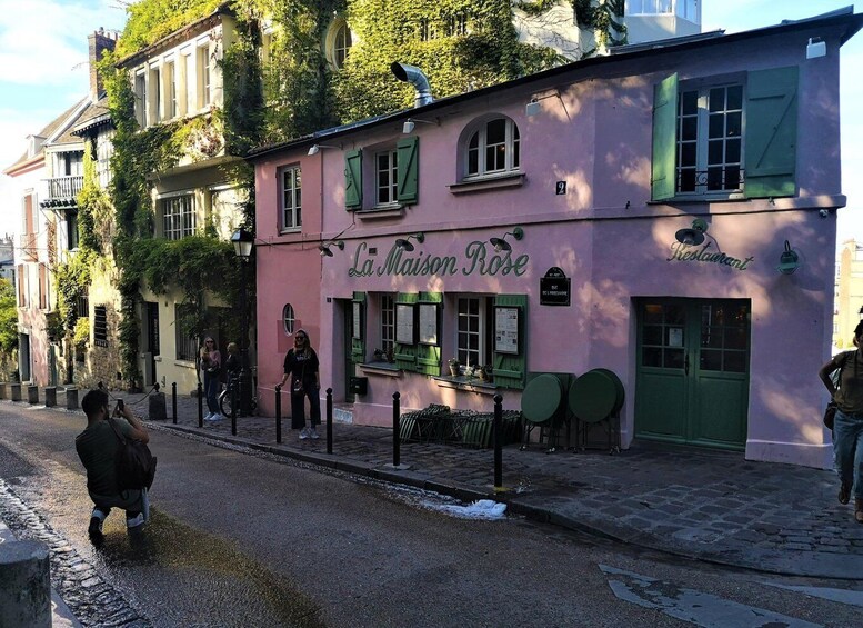 Picture 1 for Activity Family Experience: Montmartre Tour