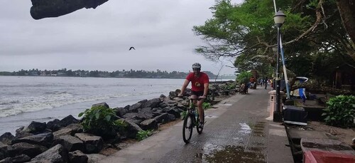 Fort Kochi & Kumbalangi/ Kadamakudy Cycling Tour (Full Day)